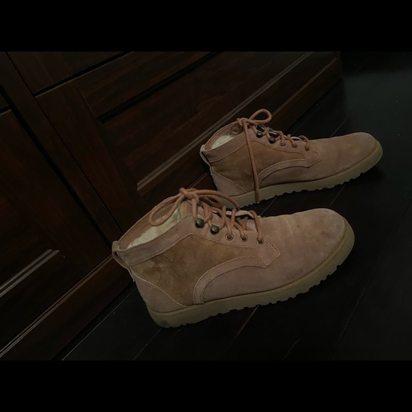 Ugg Chesnut Great Worn Condition - Picture 2 of 5